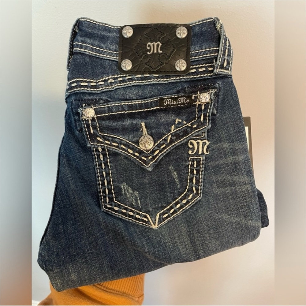 Miss Me Lowrise, bootcut jeans. Size 27. NWOT!